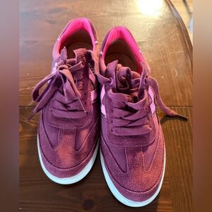 Mylie Essence Sneaker